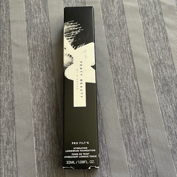 Fenty 280 Pro Filt’r Hydrating Longwear Foundation - Picture 2 of 5